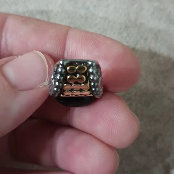 Vintage Elegant Oval Black Stone Silver & Gold Tone Pendant For Necklace - Picture 4 of 5